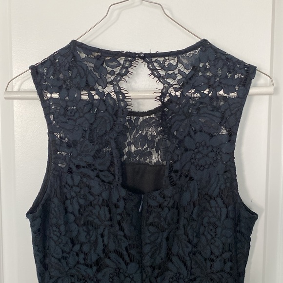 Banana Republic lace dress size 4 - Picture 7 of 7